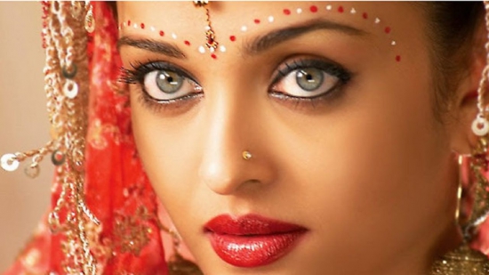 Индийский макияж для голубых глаз